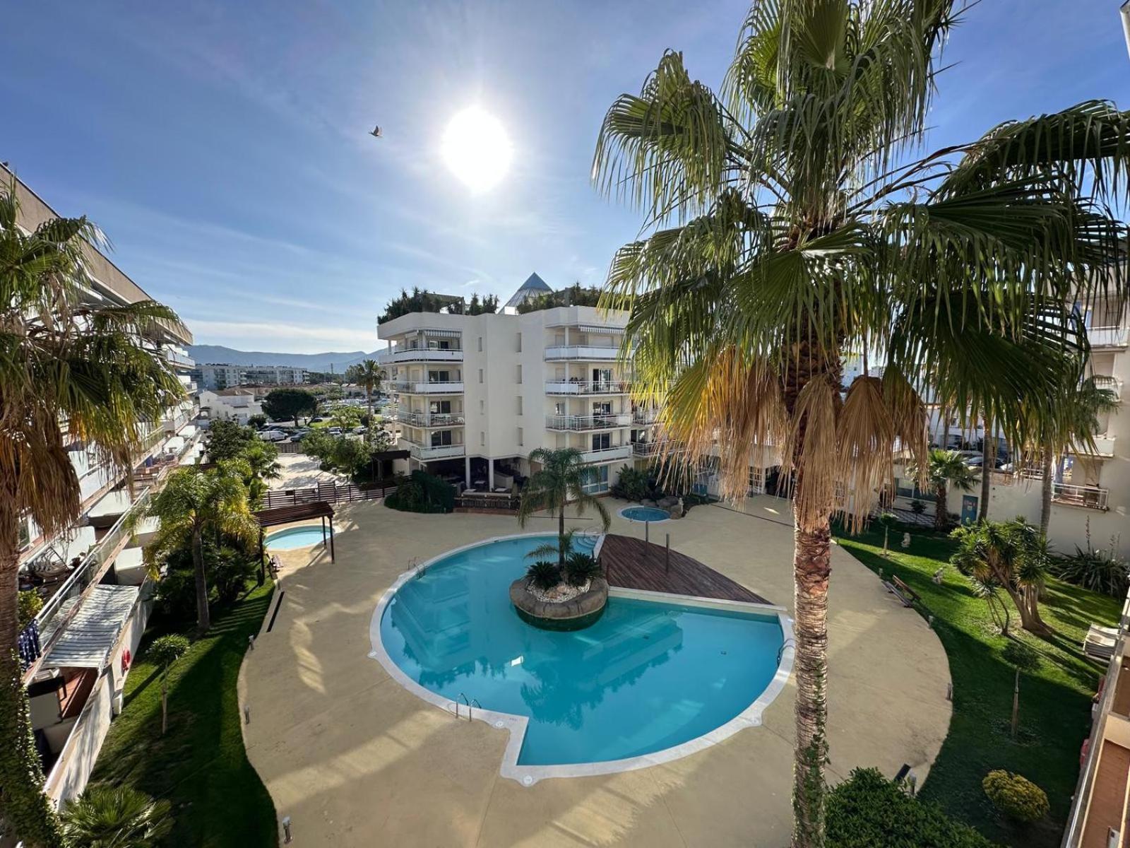 Bonito Piso En Roses Con Piscina Y Parking Av-66 Apartment Exterior photo